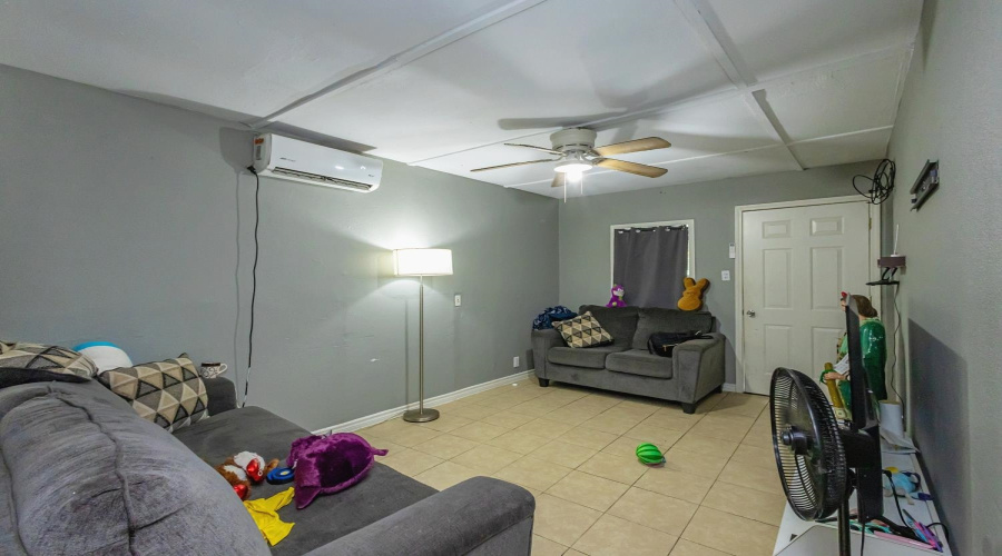 1810 Convent Ave, Laredo, Texas 78040, ,Multi-family,For Sale,1810 Convent Ave,20264611