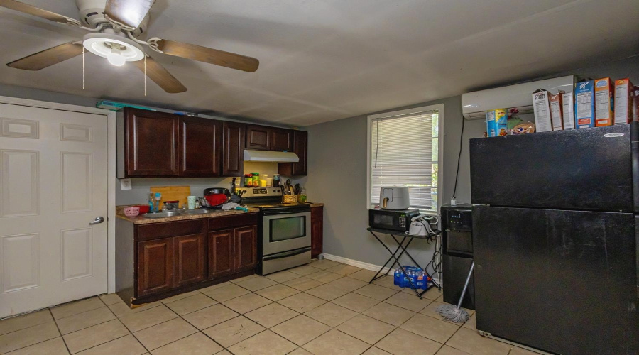 1810 Convent Ave, Laredo, Texas 78040, ,Multi-family,For Sale,1810 Convent Ave,20264611