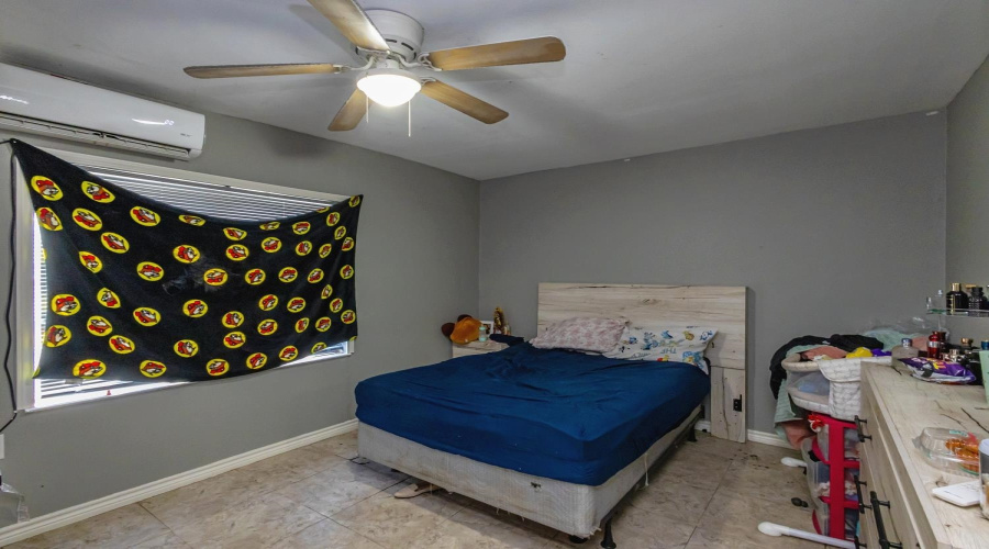 1810 Convent Ave, Laredo, Texas 78040, ,Multi-family,For Sale,1810 Convent Ave,20264611