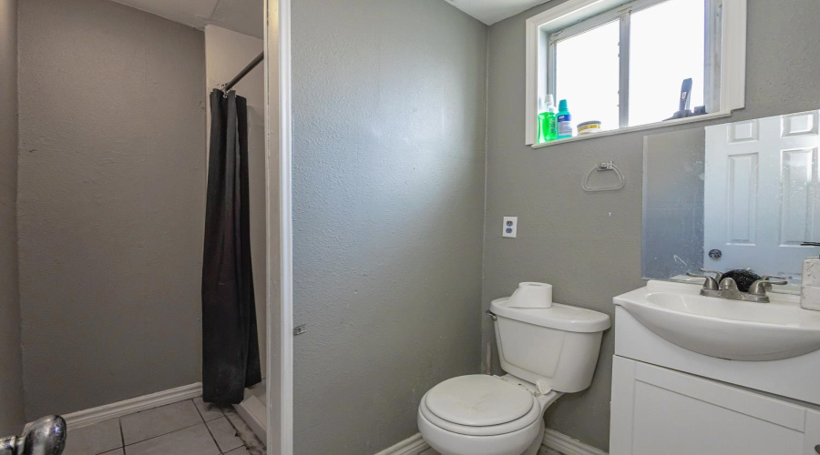 1810 Convent Ave, Laredo, Texas 78040, ,Multi-family,For Sale,1810 Convent Ave,20264611