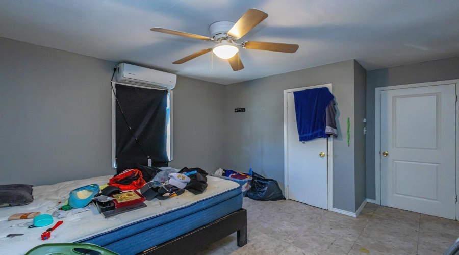 1810 Convent Ave, Laredo, Texas 78040, ,Multi-family,For Sale,1810 Convent Ave,20264611