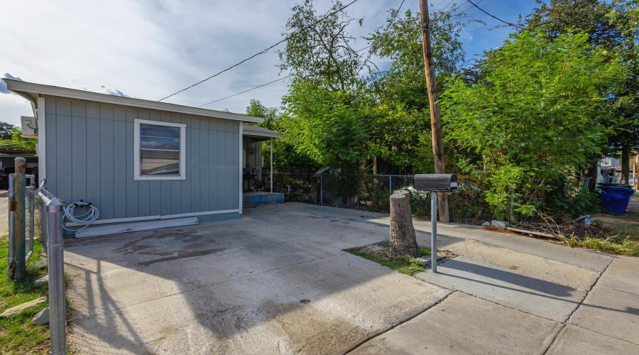 1810 Convent Ave, Laredo, Texas 78040, ,Multi-family,For Sale,1810 Convent Ave,20264611