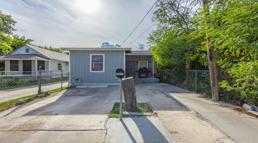 1810 Convent Ave, Laredo, Texas 78040, ,Multi-family,For Sale,1810 Convent Ave,20264611