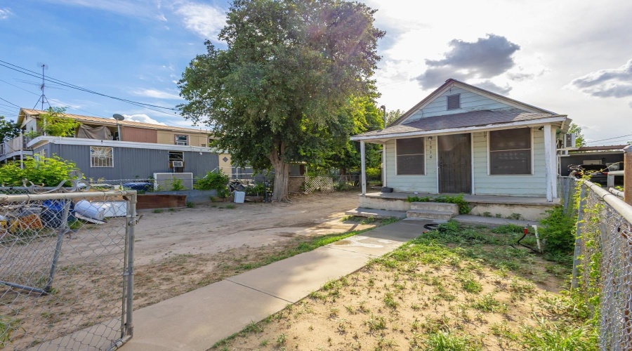 1810 Convent Ave, Laredo, Texas 78040, ,Multi-family,For Sale,1810 Convent Ave,20264611