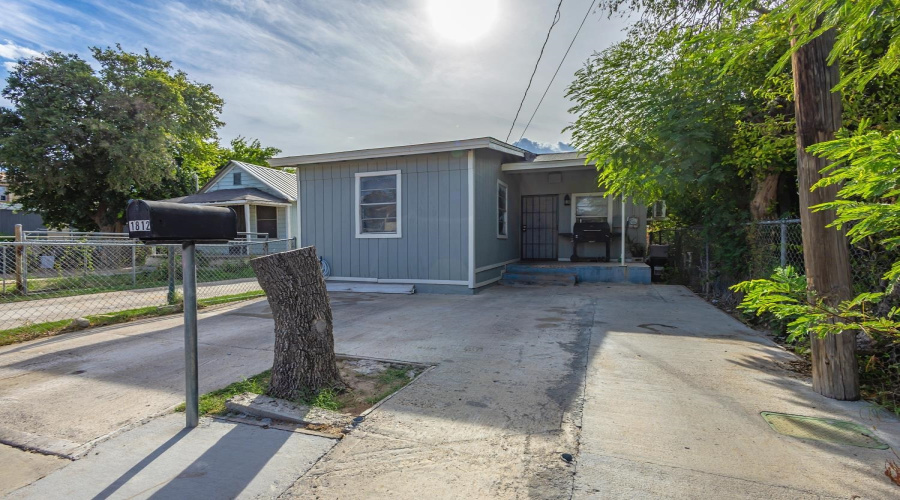 1810 Convent Ave, Laredo, Texas 78040, ,Multi-family,For Sale,1810 Convent Ave,20264611