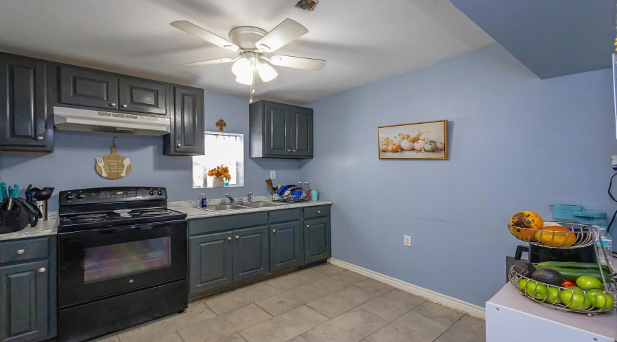 1810 Convent Ave, Laredo, Texas 78040, ,Multi-family,For Sale,1810 Convent Ave,20264611