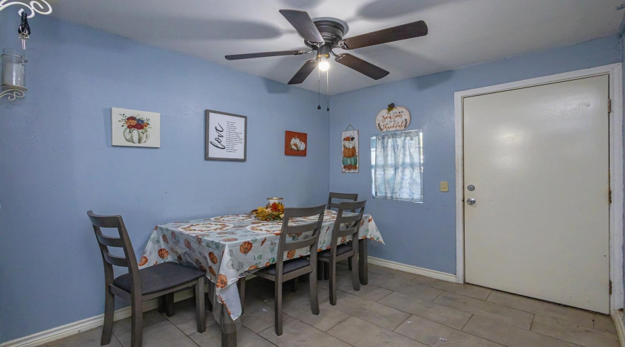 1810 Convent Ave, Laredo, Texas 78040, ,Multi-family,For Sale,1810 Convent Ave,20264611