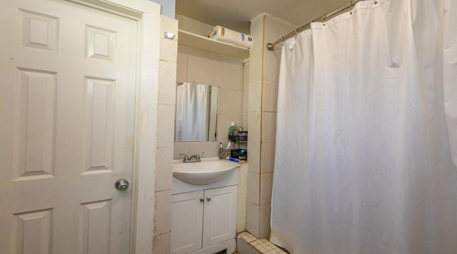 1810 Convent Ave, Laredo, Texas 78040, ,Multi-family,For Sale,1810 Convent Ave,20264611