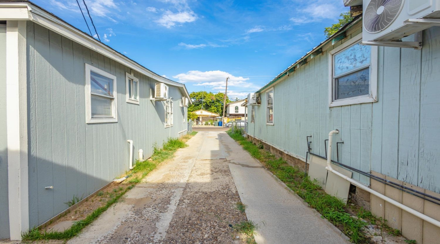 1810 Convent Ave, Laredo, Texas 78040, ,Multi-family,For Sale,1810 Convent Ave,20264611