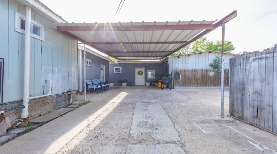 1810 Convent Ave, Laredo, Texas 78040, ,Multi-family,For Sale,1810 Convent Ave,20264611