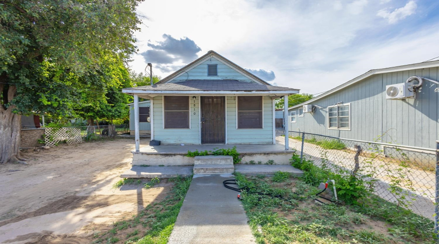 1810 Convent Ave, Laredo, Texas 78040, ,Multi-family,For Sale,1810 Convent Ave,20264611