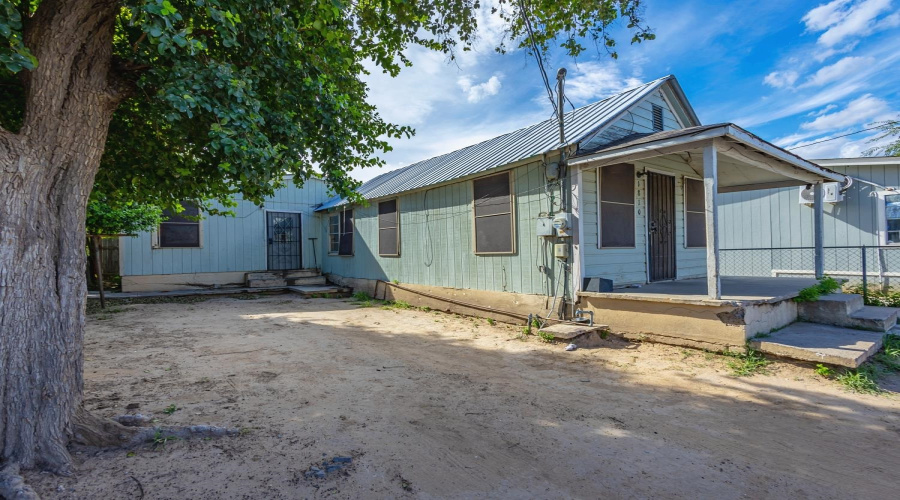 1810 Convent Ave, Laredo, Texas 78040, ,Multi-family,For Sale,1810 Convent Ave,20264611
