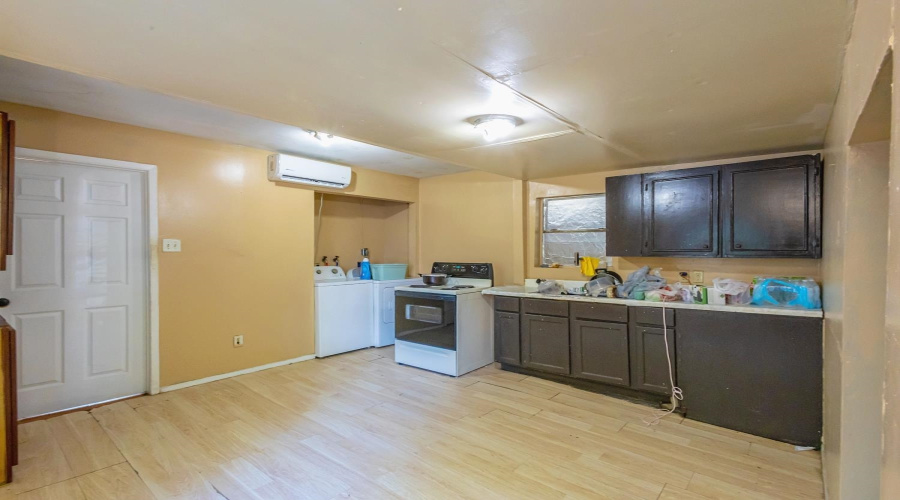 1810 Convent Ave, Laredo, Texas 78040, ,Multi-family,For Sale,1810 Convent Ave,20264611