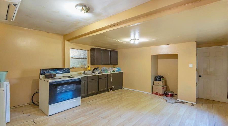 1810 Convent Ave, Laredo, Texas 78040, ,Multi-family,For Sale,1810 Convent Ave,20264611