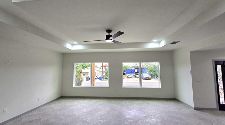 1017 1/2 E Lyon St, Laredo, Texas 78040, 5 Bedrooms Bedrooms, 6 Rooms Rooms,4 BathroomsBathrooms,Residential,For Sale,1017 1/2 E Lyon St,20261773
