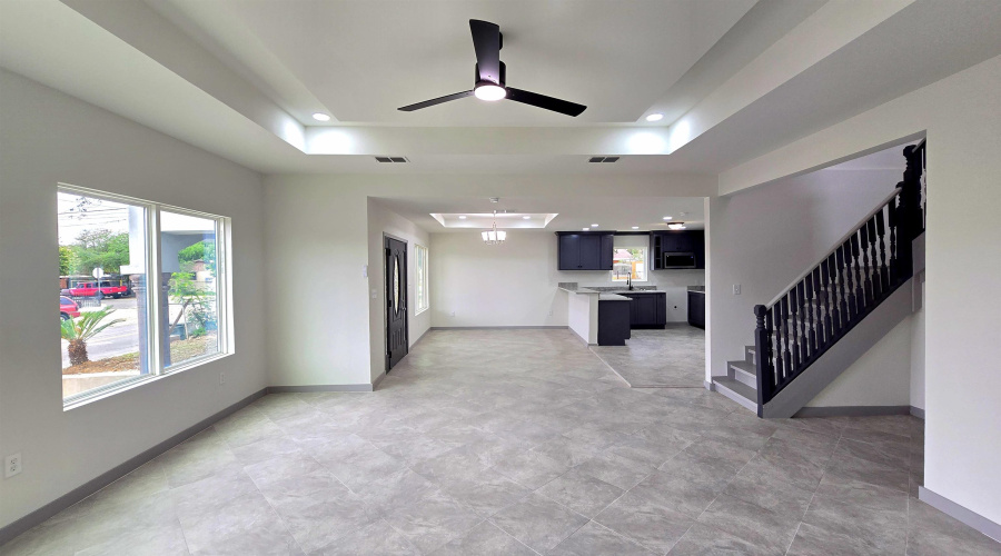 1017 1/2 E Lyon St, Laredo, Texas 78040, 5 Bedrooms Bedrooms, 6 Rooms Rooms,4 BathroomsBathrooms,Residential,For Sale,1017 1/2 E Lyon St,20261773