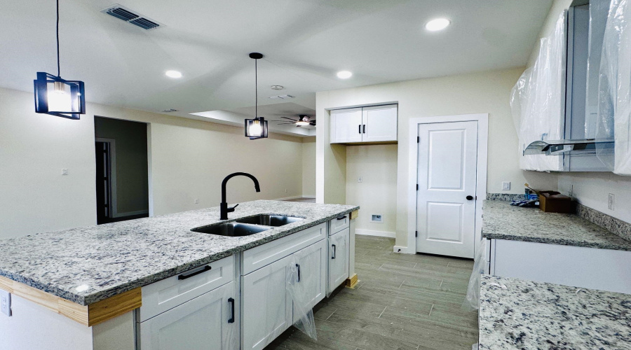 6706 El Jinete Dr., LAREDO, Texas 78046, 3 Bedrooms Bedrooms, 5 Rooms Rooms,2 BathroomsBathrooms,Residential,For Sale,6706 El Jinete Dr.,20264604