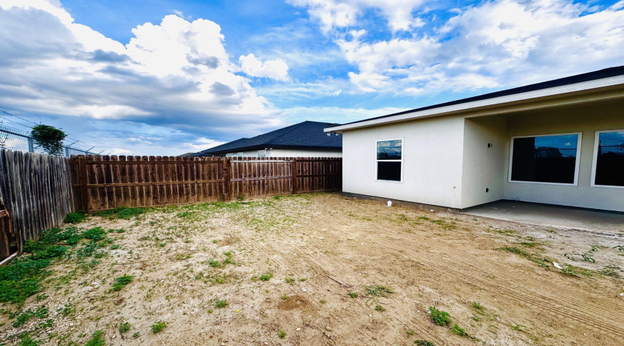 6706 El Jinete Dr., LAREDO, Texas 78046, 3 Bedrooms Bedrooms, 5 Rooms Rooms,2 BathroomsBathrooms,Residential,For Sale,6706 El Jinete Dr.,20264604