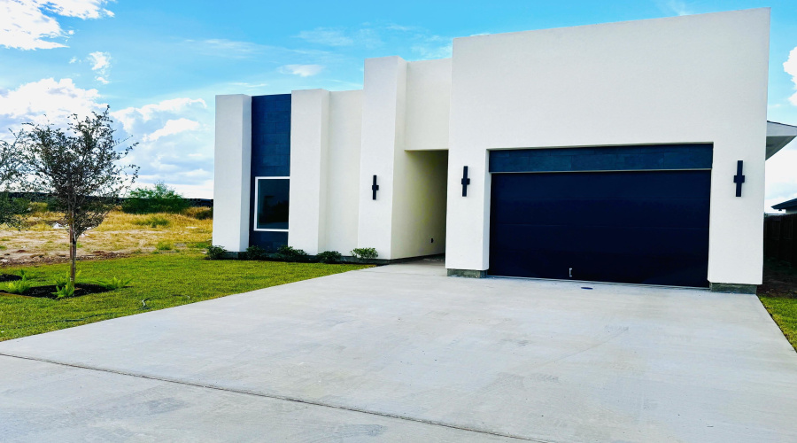 6706 El Jinete Dr., LAREDO, Texas 78046, 3 Bedrooms Bedrooms, 5 Rooms Rooms,2 BathroomsBathrooms,Residential,For Sale,6706 El Jinete Dr.,20264604