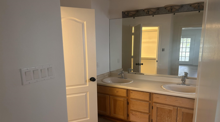 415 Goldeneye Ct, LAREDO, Texas 78045-0000, 3 Bedrooms Bedrooms, 5 Rooms Rooms,2 BathroomsBathrooms,Residential,For Sale,415 Goldeneye Ct,20264605