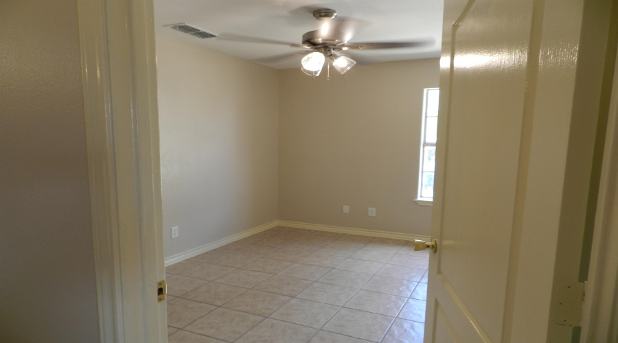 305 Segovia Dr, Laredo, Texas 78046, 3 Bedrooms Bedrooms, 5 Rooms Rooms,2 BathroomsBathrooms,Residential,For Sale,305 Segovia Dr,20264609