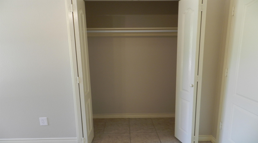 305 Segovia Dr, Laredo, Texas 78046, 3 Bedrooms Bedrooms, 5 Rooms Rooms,2 BathroomsBathrooms,Residential,For Sale,305 Segovia Dr,20264609