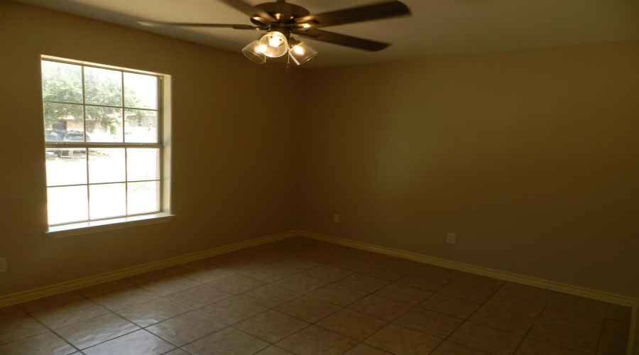 305 Segovia Dr, Laredo, Texas 78046, 3 Bedrooms Bedrooms, 5 Rooms Rooms,2 BathroomsBathrooms,Residential,For Sale,305 Segovia Dr,20264609