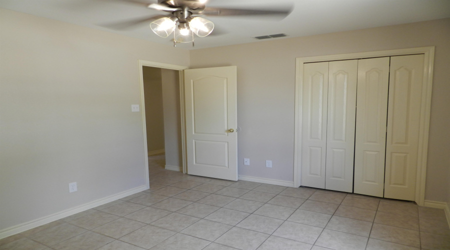 305 Segovia Dr, Laredo, Texas 78046, 3 Bedrooms Bedrooms, 5 Rooms Rooms,2 BathroomsBathrooms,Residential,For Sale,305 Segovia Dr,20264609