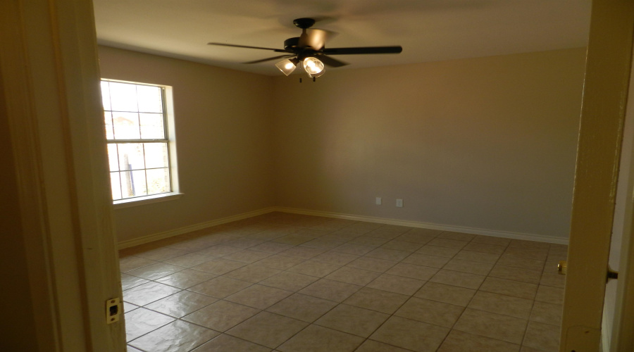 305 Segovia Dr, Laredo, Texas 78046, 3 Bedrooms Bedrooms, 5 Rooms Rooms,2 BathroomsBathrooms,Residential,For Sale,305 Segovia Dr,20264609