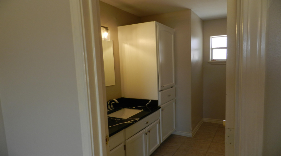 305 Segovia Dr, Laredo, Texas 78046, 3 Bedrooms Bedrooms, 5 Rooms Rooms,2 BathroomsBathrooms,Residential,For Sale,305 Segovia Dr,20264609