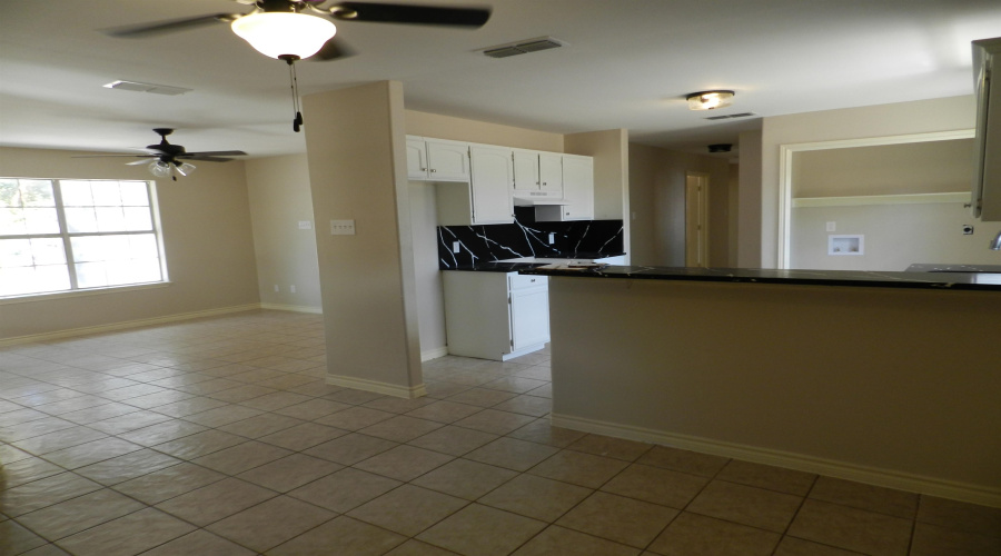 305 Segovia Dr, Laredo, Texas 78046, 3 Bedrooms Bedrooms, 5 Rooms Rooms,2 BathroomsBathrooms,Residential,For Sale,305 Segovia Dr,20264609