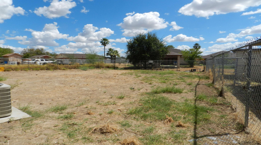 305 Segovia Dr, Laredo, Texas 78046, 3 Bedrooms Bedrooms, 5 Rooms Rooms,2 BathroomsBathrooms,Residential,For Sale,305 Segovia Dr,20264609