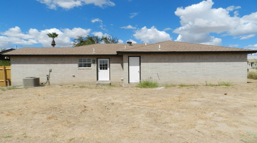 305 Segovia Dr, Laredo, Texas 78046, 3 Bedrooms Bedrooms, 5 Rooms Rooms,2 BathroomsBathrooms,Residential,For Sale,305 Segovia Dr,20264609