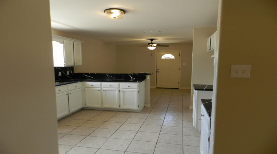 305 Segovia Dr, Laredo, Texas 78046, 3 Bedrooms Bedrooms, 5 Rooms Rooms,2 BathroomsBathrooms,Residential,For Sale,305 Segovia Dr,20264609