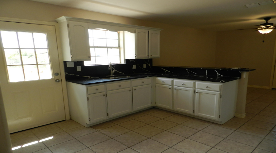 305 Segovia Dr, Laredo, Texas 78046, 3 Bedrooms Bedrooms, 5 Rooms Rooms,2 BathroomsBathrooms,Residential,For Sale,305 Segovia Dr,20264609