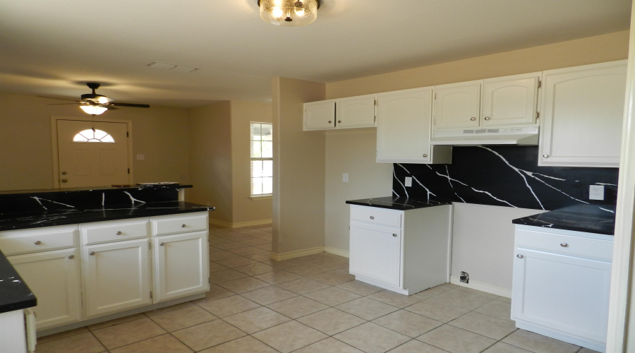 305 Segovia Dr, Laredo, Texas 78046, 3 Bedrooms Bedrooms, 5 Rooms Rooms,2 BathroomsBathrooms,Residential,For Sale,305 Segovia Dr,20264609
