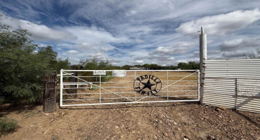 284 Rancho Nopal Rd, Laredo, Texas 78045, 3 Bedrooms Bedrooms, 4 Rooms Rooms,2 BathroomsBathrooms,Residential,For Sale,284 Rancho Nopal Rd,20264617