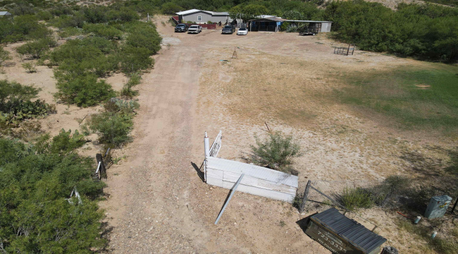 284 Rancho Nopal Rd, Laredo, Texas 78045, 3 Bedrooms Bedrooms, 4 Rooms Rooms,2 BathroomsBathrooms,Residential,For Sale,284 Rancho Nopal Rd,20264617