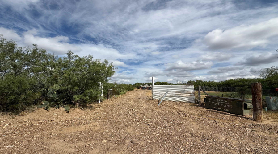 284 Rancho Nopal Rd, Laredo, Texas 78045, 3 Bedrooms Bedrooms, 4 Rooms Rooms,2 BathroomsBathrooms,Residential,For Sale,284 Rancho Nopal Rd,20264617