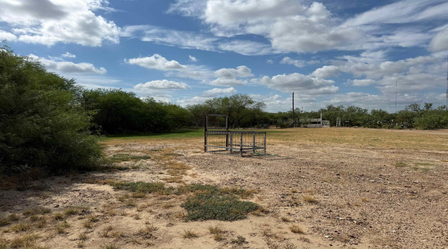 284 Rancho Nopal Rd, Laredo, Texas 78045, 3 Bedrooms Bedrooms, 4 Rooms Rooms,2 BathroomsBathrooms,Residential,For Sale,284 Rancho Nopal Rd,20264617