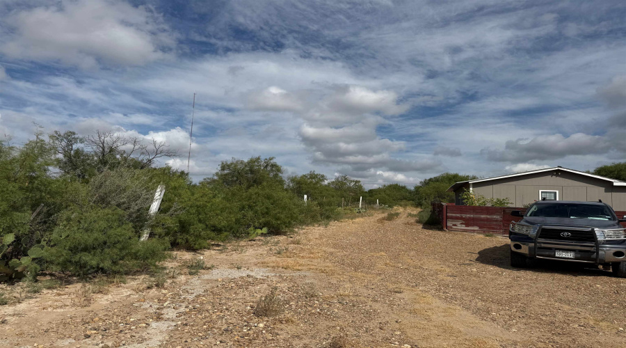 284 Rancho Nopal Rd, Laredo, Texas 78045, 3 Bedrooms Bedrooms, 4 Rooms Rooms,2 BathroomsBathrooms,Residential,For Sale,284 Rancho Nopal Rd,20264617
