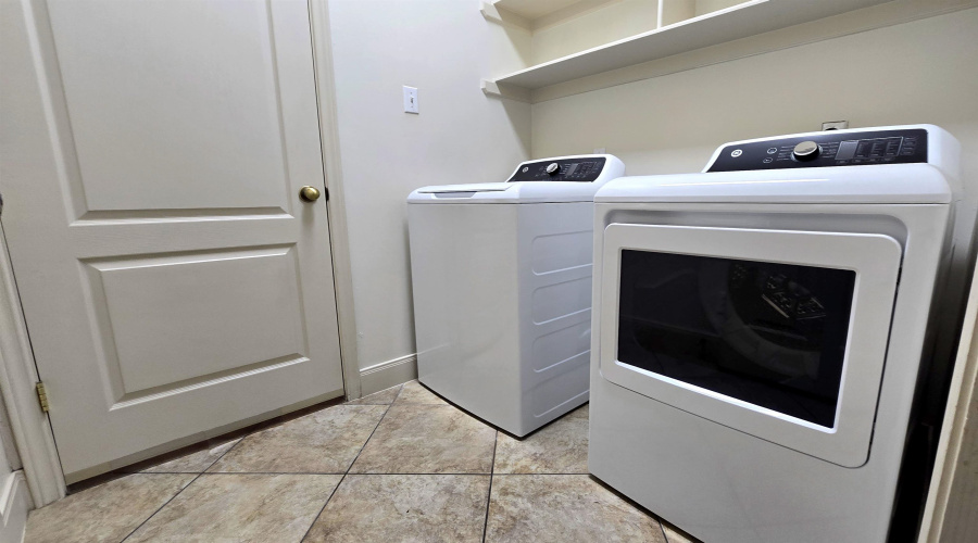 10529 Winrock Dr, Laredo, Texas 78045, 4 Bedrooms Bedrooms, 8 Rooms Rooms,3 BathroomsBathrooms,Residential,For Sale,10529 Winrock Dr,20264613