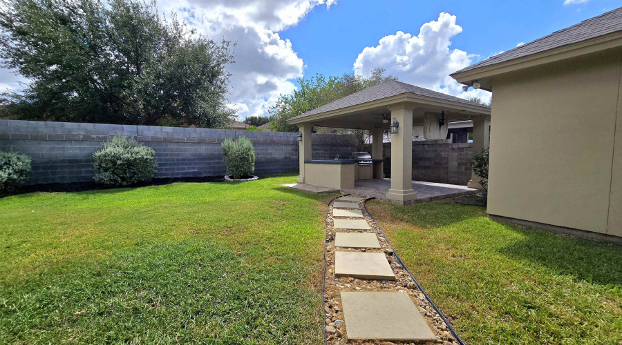 10529 Winrock Dr, Laredo, Texas 78045, 4 Bedrooms Bedrooms, 8 Rooms Rooms,3 BathroomsBathrooms,Residential,For Sale,10529 Winrock Dr,20264613