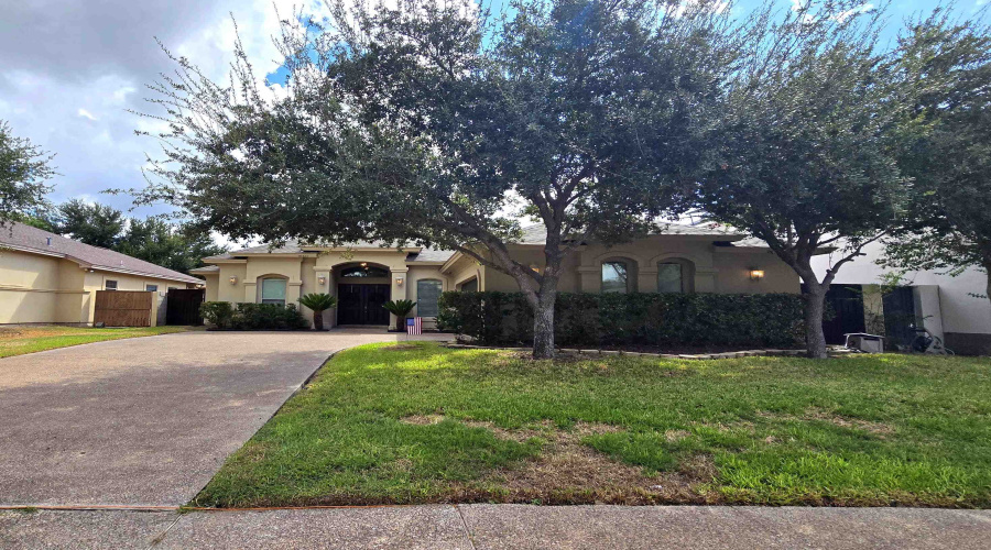 10529 Winrock Dr, Laredo, Texas 78045, 4 Bedrooms Bedrooms, 8 Rooms Rooms,3 BathroomsBathrooms,Residential,For Sale,10529 Winrock Dr,20264613