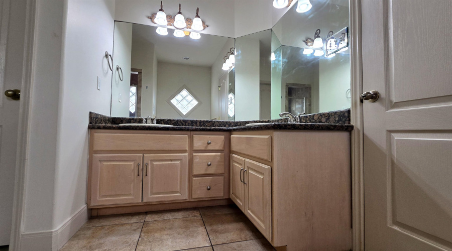10529 Winrock Dr, Laredo, Texas 78045, 4 Bedrooms Bedrooms, 8 Rooms Rooms,3 BathroomsBathrooms,Residential,For Sale,10529 Winrock Dr,20264613