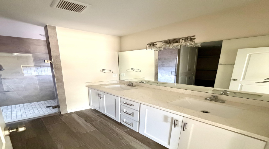 5519 Conroe St, Laredo, Texas 78046, 4 Bedrooms Bedrooms, 8 Rooms Rooms,3 BathroomsBathrooms,Residential,For Rent,5519 Conroe St,20264614