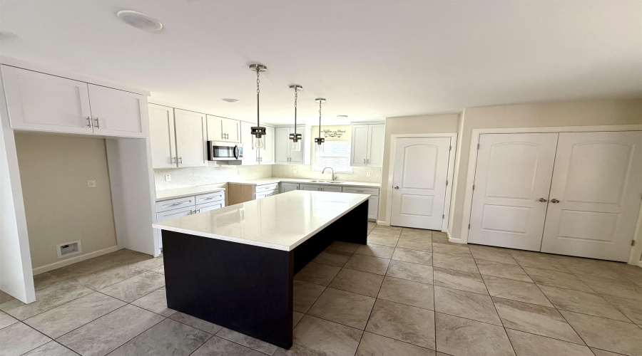 5519 Conroe St, Laredo, Texas 78046, 4 Bedrooms Bedrooms, 8 Rooms Rooms,3 BathroomsBathrooms,Residential,For Rent,5519 Conroe St,20264614