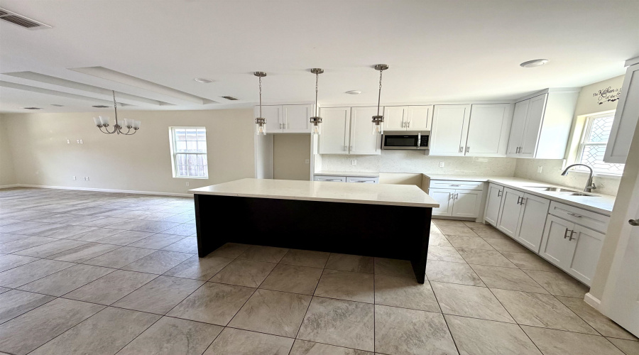 5519 Conroe St, Laredo, Texas 78046, 4 Bedrooms Bedrooms, 8 Rooms Rooms,3 BathroomsBathrooms,Residential,For Rent,5519 Conroe St,20264614