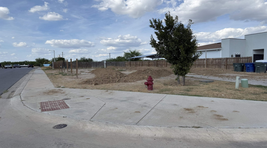 710 Rosemary Ln., Laredo, Texas 78046, 3 Bedrooms Bedrooms, 5 Rooms Rooms,2 BathroomsBathrooms,Residential,For Sale,710 Rosemary Ln.,20264615