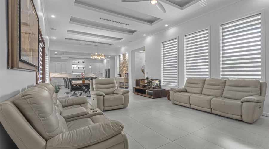 3012 George Martin Dr., Laredo, Texas 78041, 3 Bedrooms Bedrooms, 9 Rooms Rooms,3 BathroomsBathrooms,Residential,For Sale,3012 George Martin Dr.,20264620